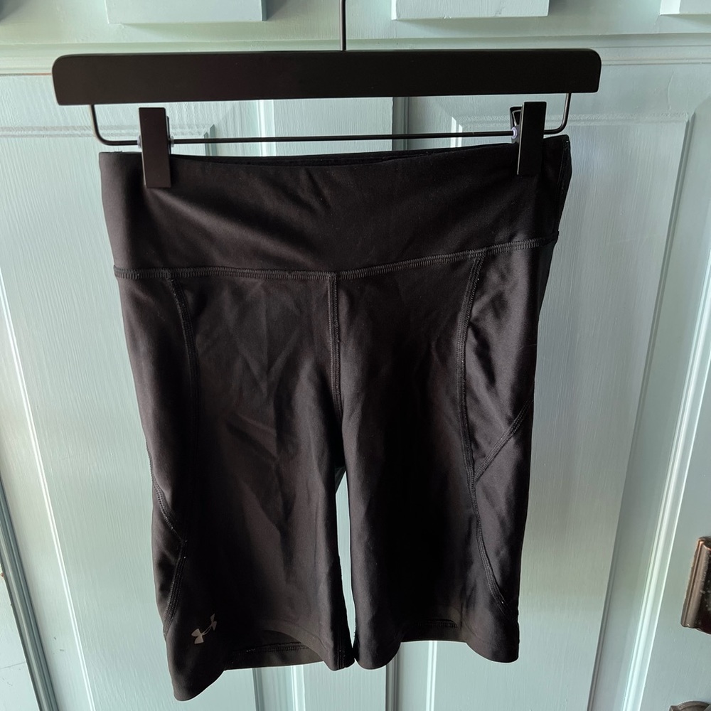 Women’s Under Armour compression shorts 5”
